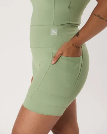 Alternative view of Short Race Pistachio